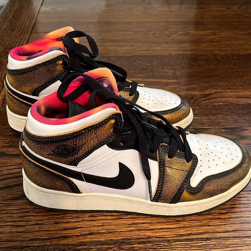 AIR JORDAN 1 MID SE GS White Sail/Taxi/Black